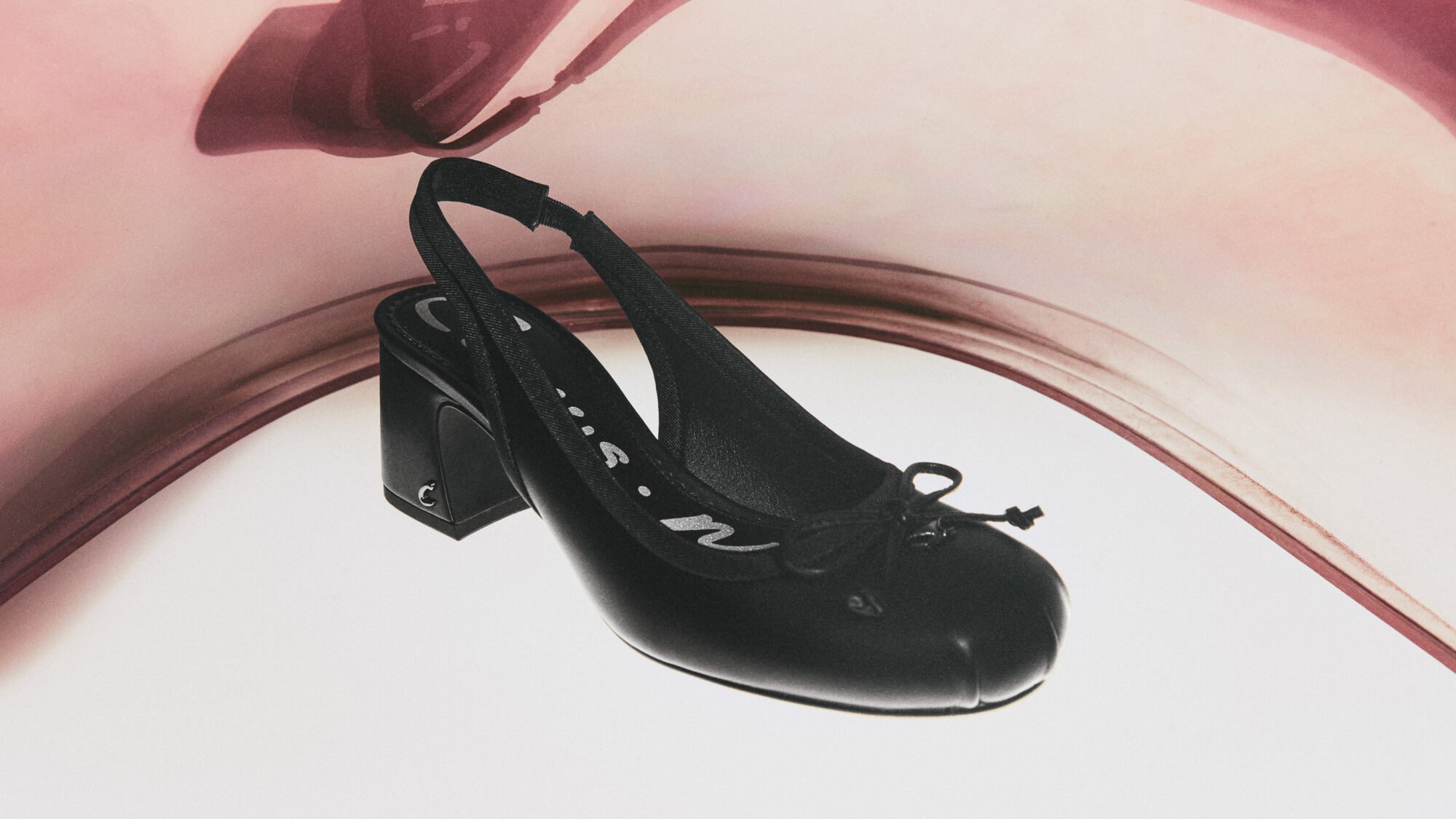 Cny Sp1 25 Still Life Diane Black Dk Vanilla Bean Soft Silver Diane Dk Vanilla Bean 038