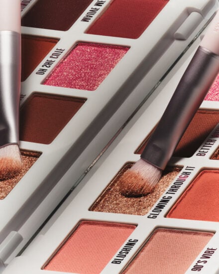 Kjc Eyeb 25 Brush 9 Sparkly Eyeshadow Glowing Through It Cp 728 Hero