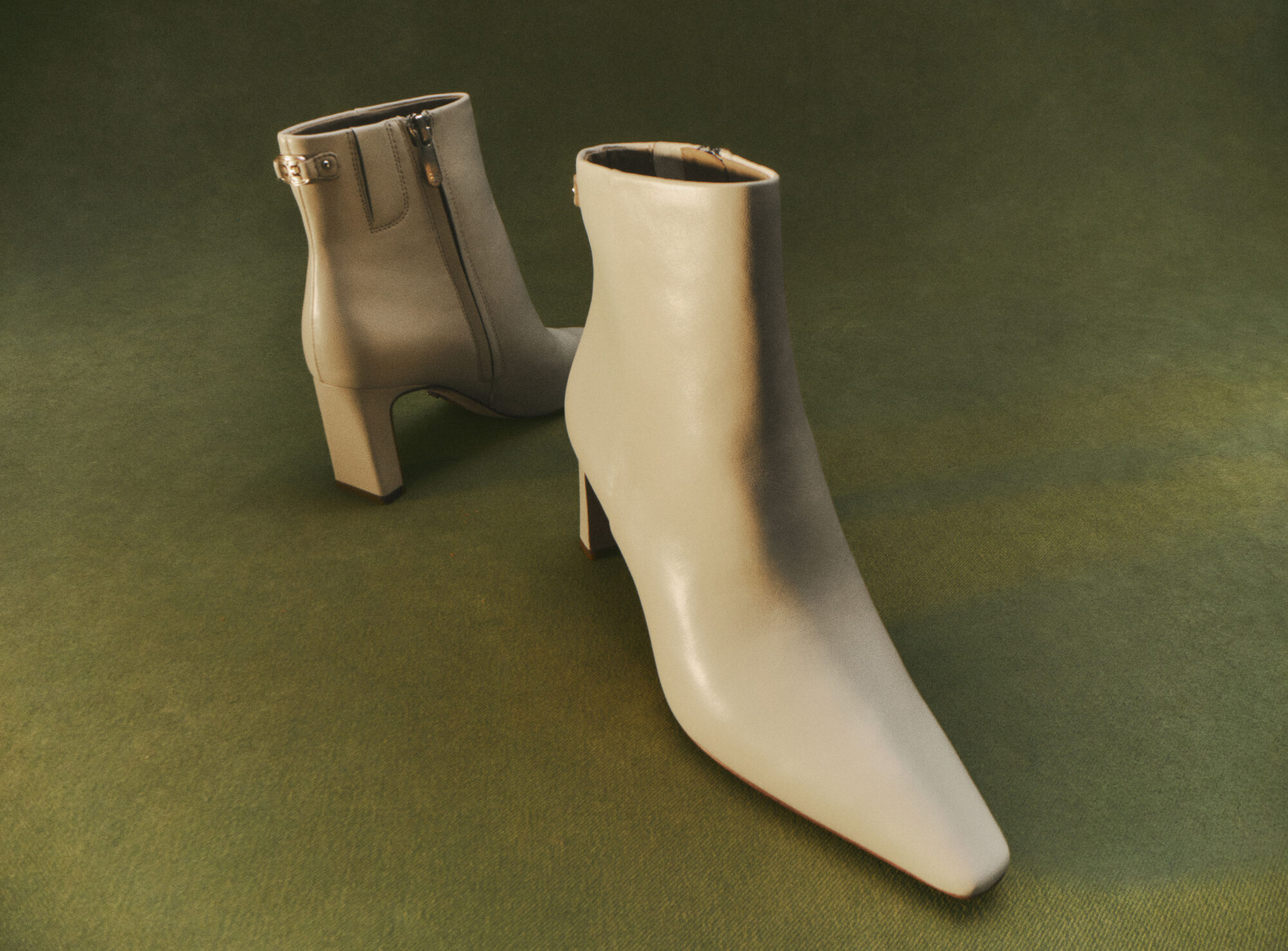 Se F24 1 Still Life Saige Modern Ivory 0170