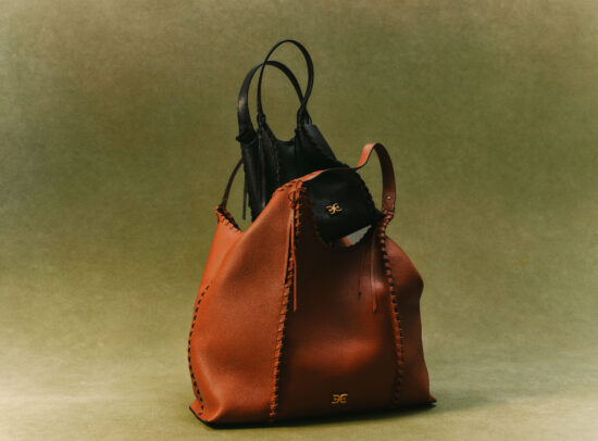 Se F24 1 Still Life Syvia Whipstitch Crossbody Tote Black Sylvia Whipstitch Expandable Tobo Cognac 0112