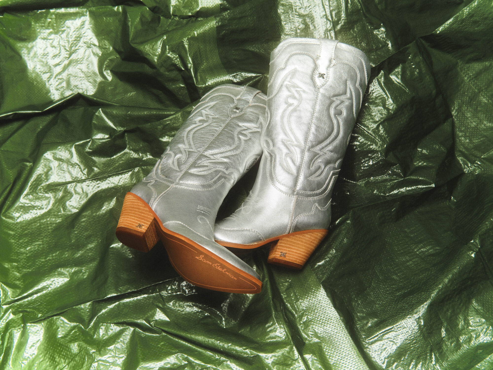 Se Ss25 1 Still James Silver 0512