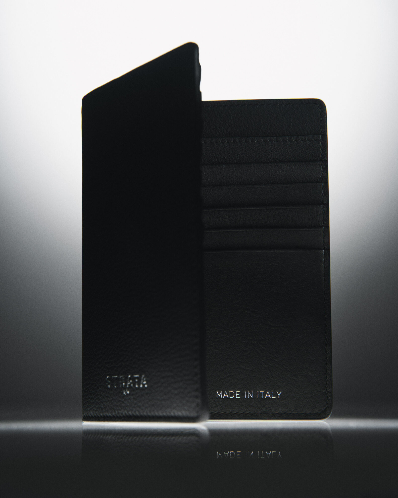 Strata Creative Travel Sleeve Black 032